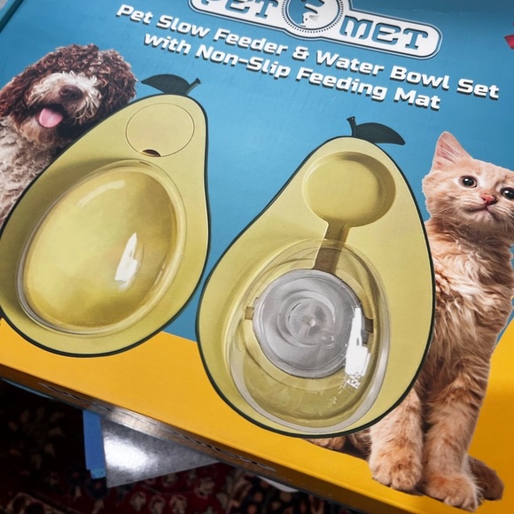NIB Petomet 3 in 1 Small Avocado Shape Portable Pet Feeder Cats Dogs - Picture 7 of 7